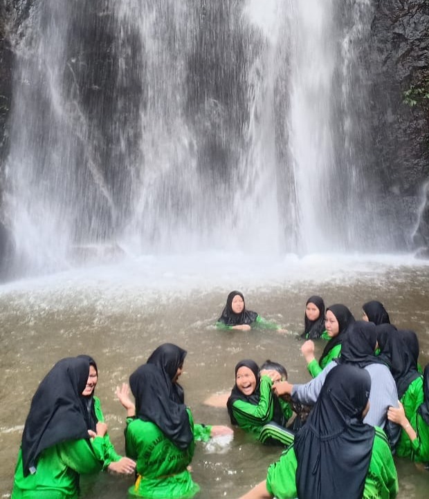 Healing Setelah Ujian, SMK Al Razi Wisata Alam ke Sibolangit