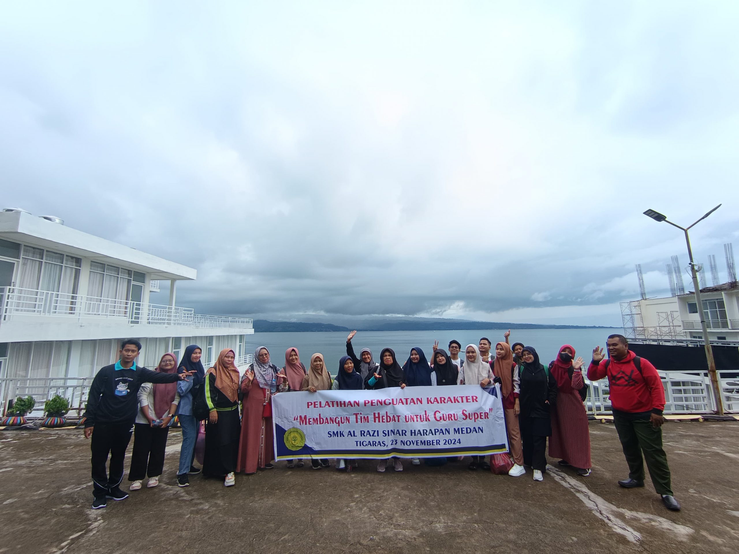 Pelatihan Penguatan Karakter untuk Guru SMK Al Razi: ‘Membangun Tim Hebat untuk Guru Super’